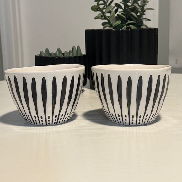 Set of 2 The Old Pottery Company Coffee Tea Mug Hand Painted Black/Gold Lines - Picture 4 of 8